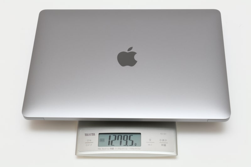 本体の実測重量は1,279.5g