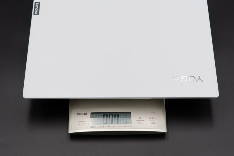 実測977gで、1kgを切る軽さ