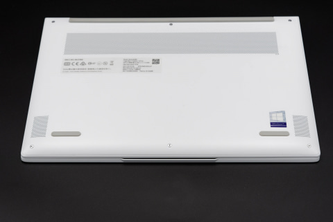 Hothotレビュー】白とカーボンの誘惑。レノボ「Yoga Slim 750i