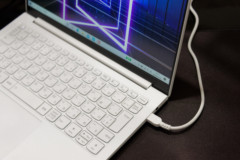 3ポートともUSB PD対応。都合のいい方向から取り回して給電できる