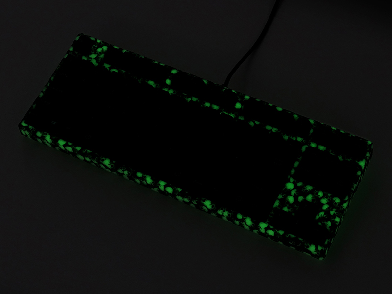 蓄光素材を使用