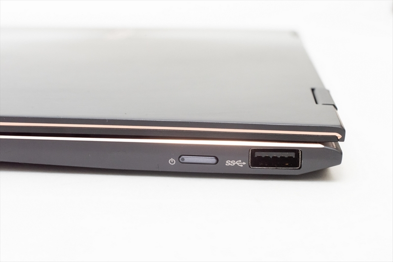 本体右側面にUSB 3.1