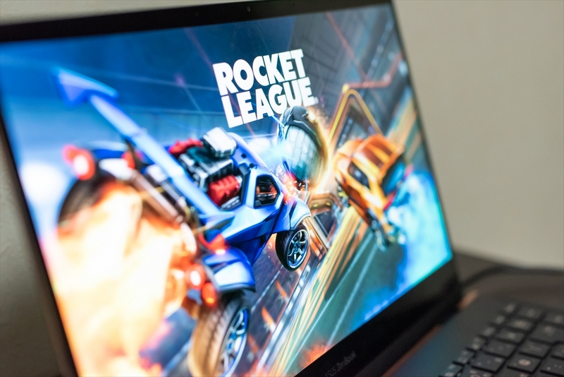 Iris Xeグラフィックスの性能があれば、ある程度のPCゲームをプレイ可能。画面解像度はフルHDに落とす必要があるものの、人気のシューターや対戦型ゲームを快適に描画できることを確認した