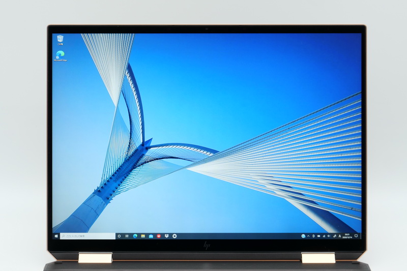 1,920×1,280ドット表示対応の13.5型IPS液晶を採用。3,000×2,000ドット表示対応の有機ELパネル搭載の上位モデルも用意されている