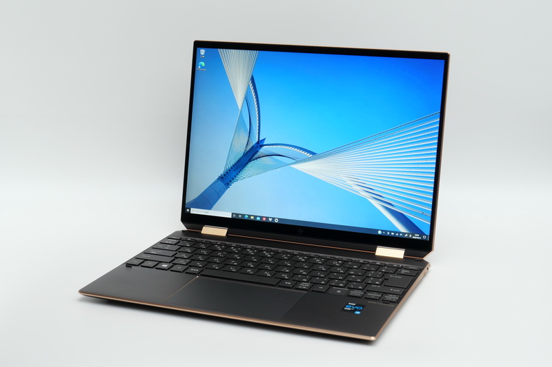 クラムシェルスタイル、スタンドスタイル、テントスタイル、タブレットスタイルの4形状で利用可能