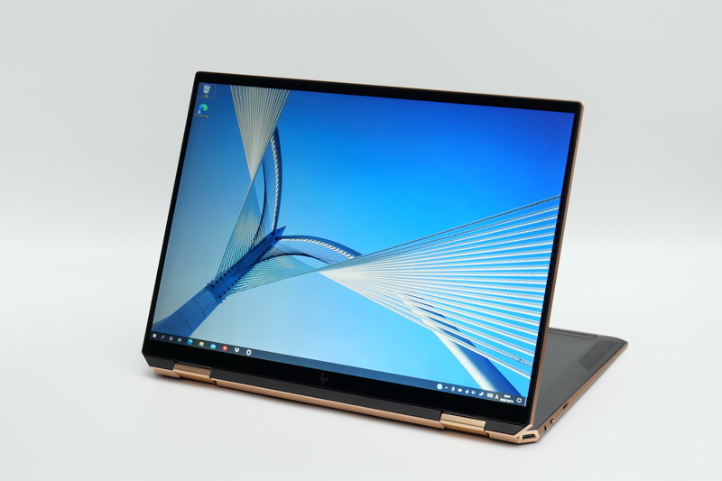 クラムシェルスタイル、スタンドスタイル、テントスタイル、タブレットスタイルの4形状で利用可能