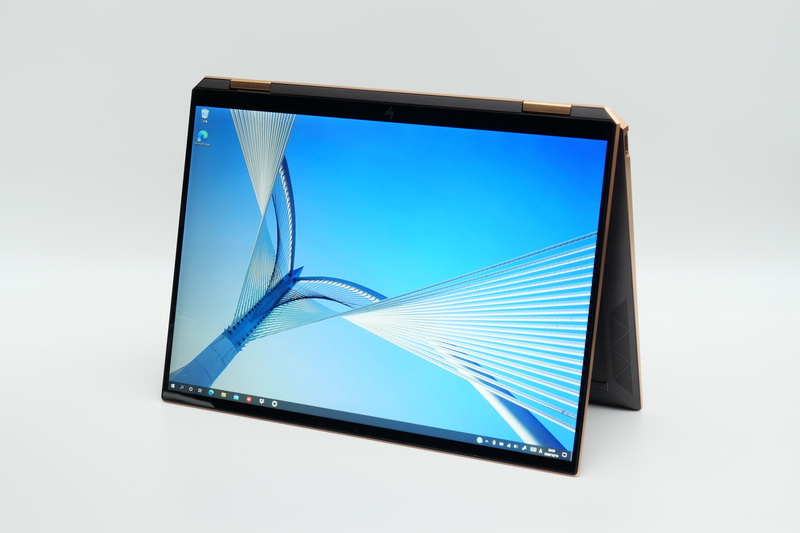 クラムシェルスタイル、スタンドスタイル、テントスタイル、タブレットスタイルの4形状で利用可能