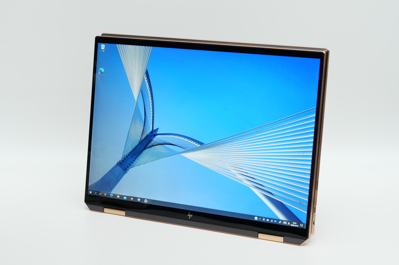 クラムシェルスタイル、スタンドスタイル、テントスタイル、タブレットスタイルの4形状で利用可能