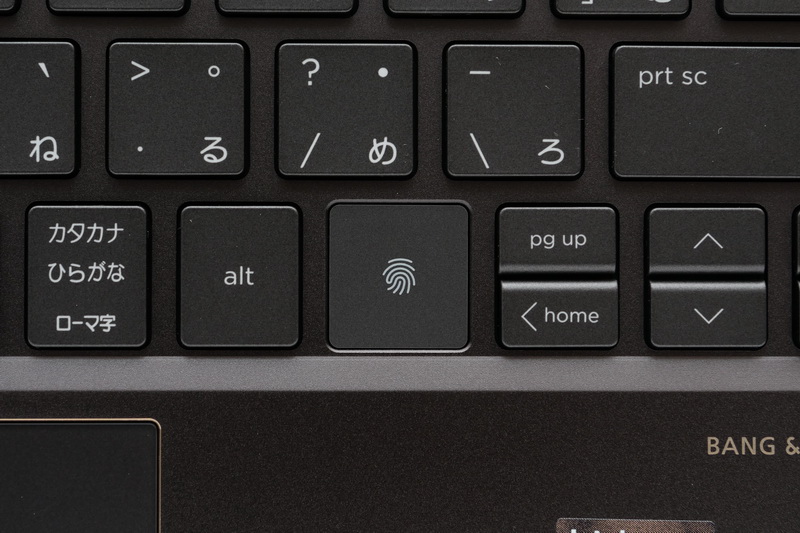 キーボードのカーソルキー左に指紋認証センサーを配置