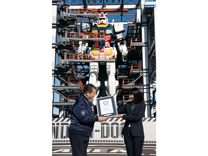 (左)一般社団法人ガンダム GLOBAL CHALLENGE 代表理事 宮河恭夫氏、(右)ギネスワールドレコードジャパン代表 石川佳織氏