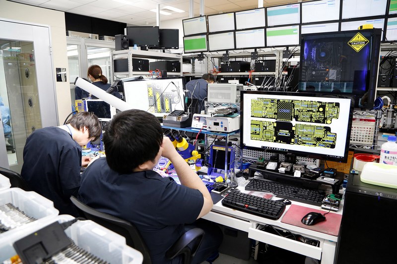 HDDだけでなくNANDなども含め物理修理も行なう