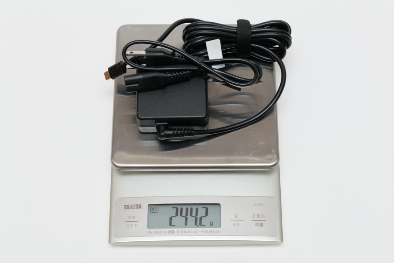 ACアダプタと電源ケーブルの合計重量は実測244.2g