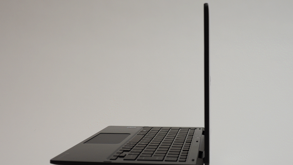 広視野角が謳われているIGZO液晶だけに真横からでもなにが表示されているのか確認できる