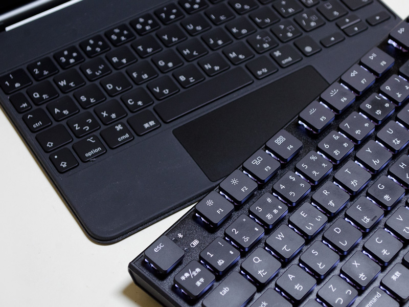 Magic Keyboardとクラウドファンディングで購入したキーボード