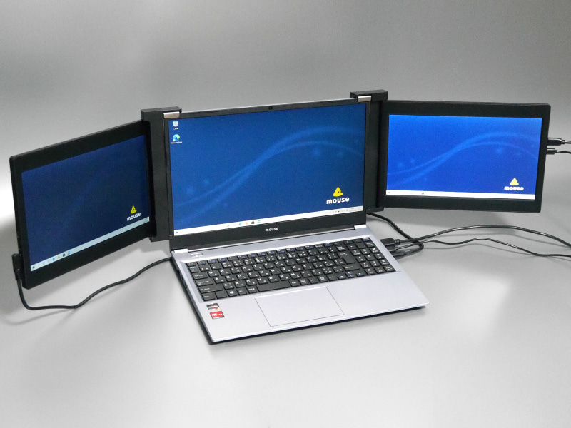 アペックス「AXD116M」(実売3万9,800円)を、マウスの15.6型ノートパソコン「<a href="https://pc.watch.impress.co.jp/docs/column/hothot/1292671.html">B5-R5</a>」と組み合わせた状態