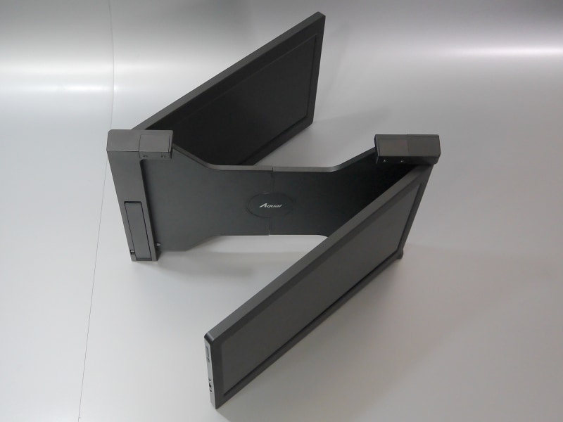 表裏にディスプレイを折りたたむことで1つのユニットとして持ち歩ける