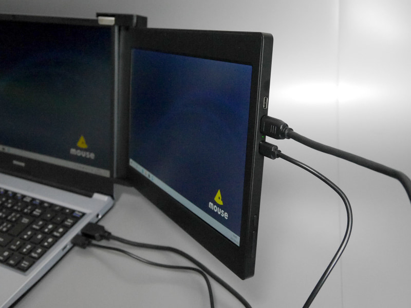 HDMI接続では、USBケーブルを使って給電を行なうため、ケーブルは2本必要になる