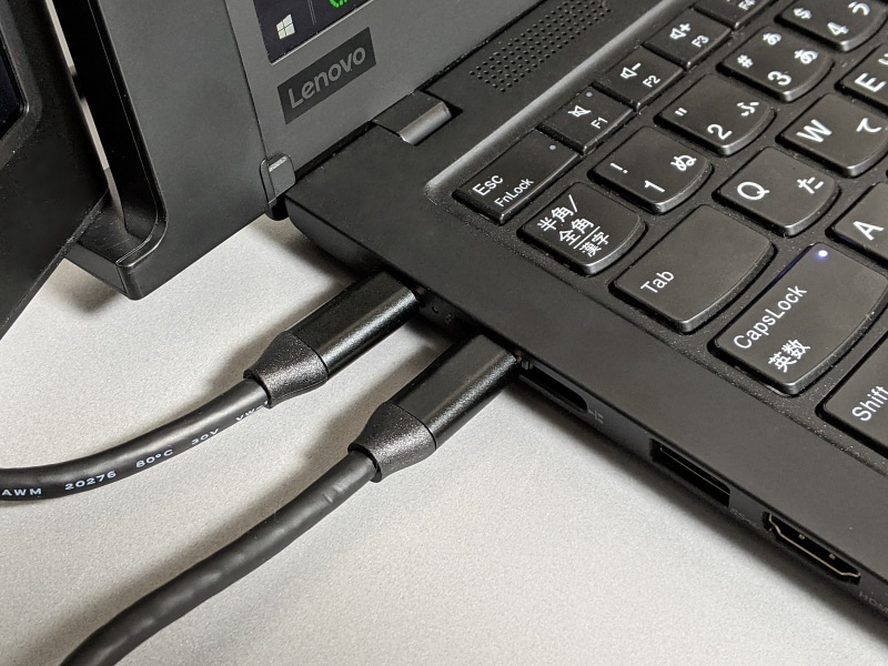 DisplayPort Alt Mode対応のUSB Type-Cポート×2を備えるノートパソコンであれば、左右を合わせても本体につなぐケーブルは2本で済む