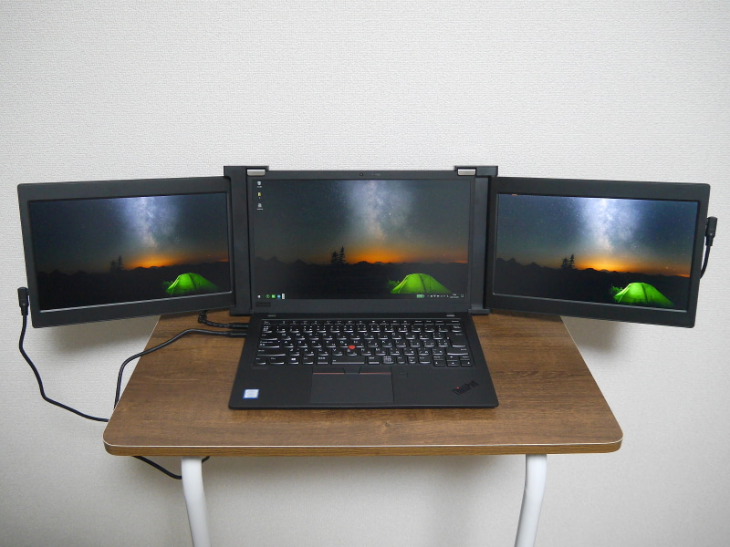 本体色がブラックのノートパソコンとの組み合わせのほうが、カラーバランス的にはよさそうだ