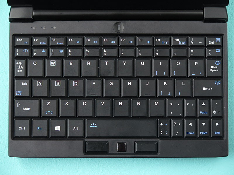 キーボード。今回入手したプロトタイプは日本語配列だった