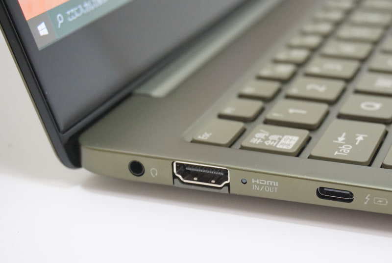 左側面に搭載するHDMIは、入力と出力を兼ねるマルチ端子だ。このほかThunderbolt 4ポートを装備