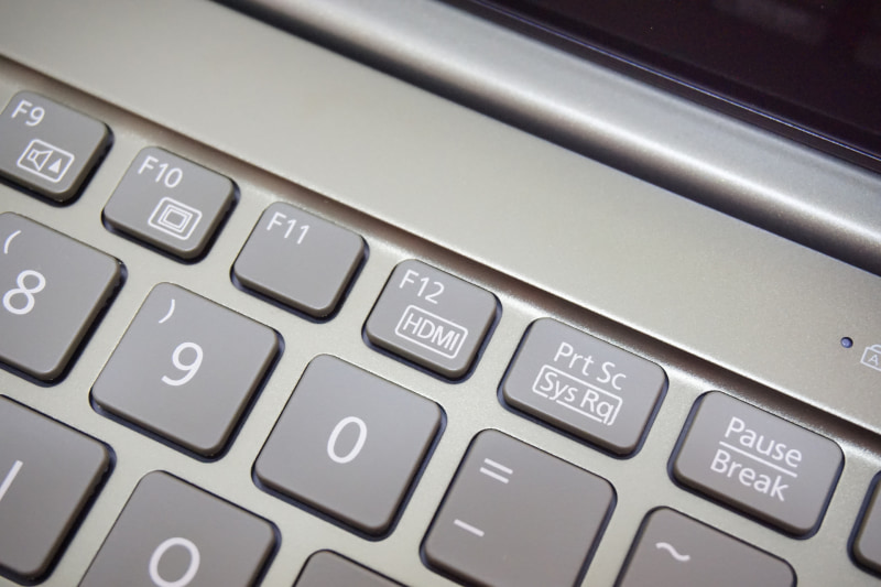 ［Fn］キーを押しながら、この［F12］を押すと、HDMIの入力モードに切り換わる