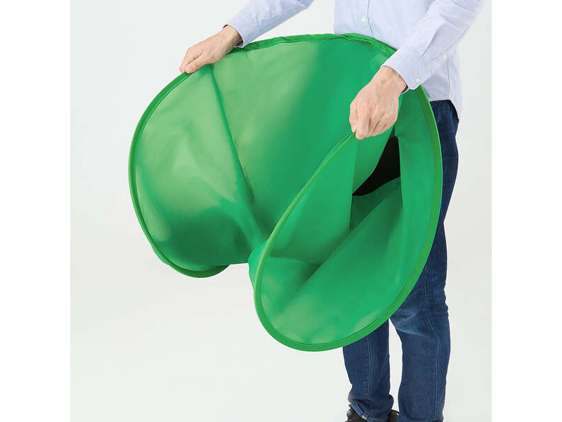 収納時は折りたためる