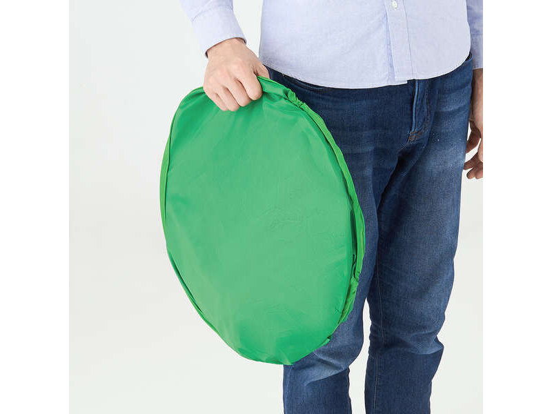 収納時は折りたためる