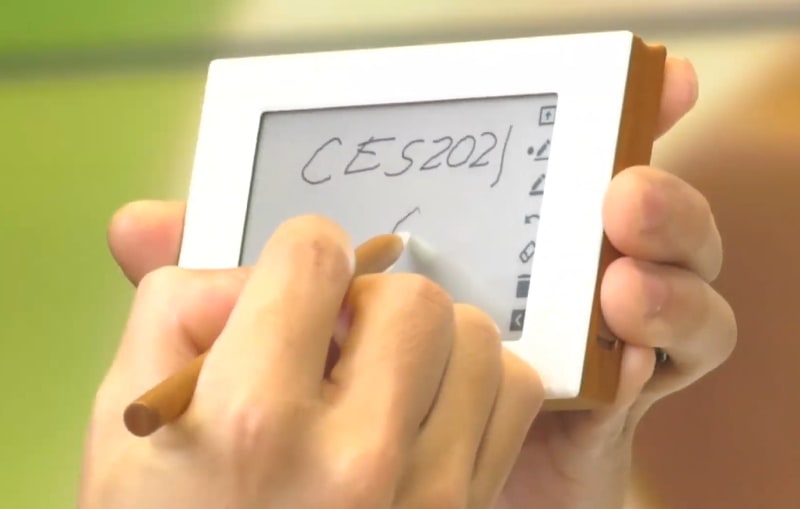 手書きメモを行なっているところ