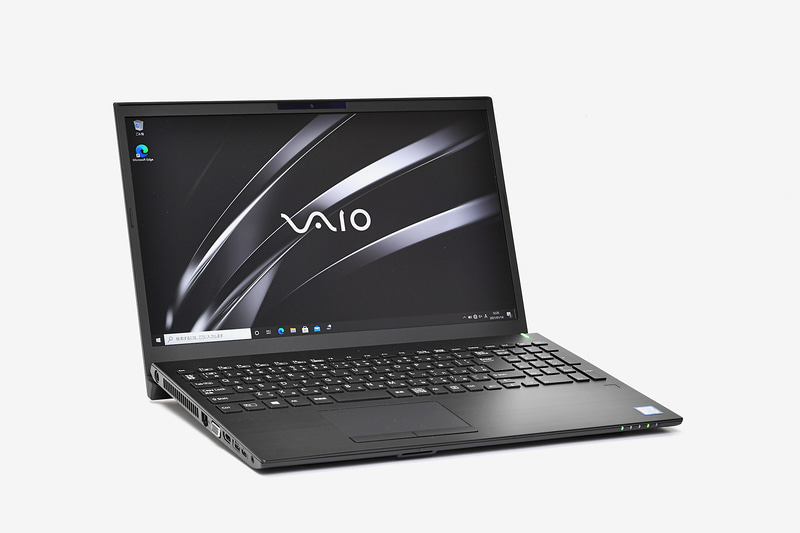 全体が引き締まったブラックで統一されている