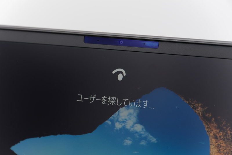 内蔵WebカメラはフルHD解像度。Windows Helloの顔認証にも対応する