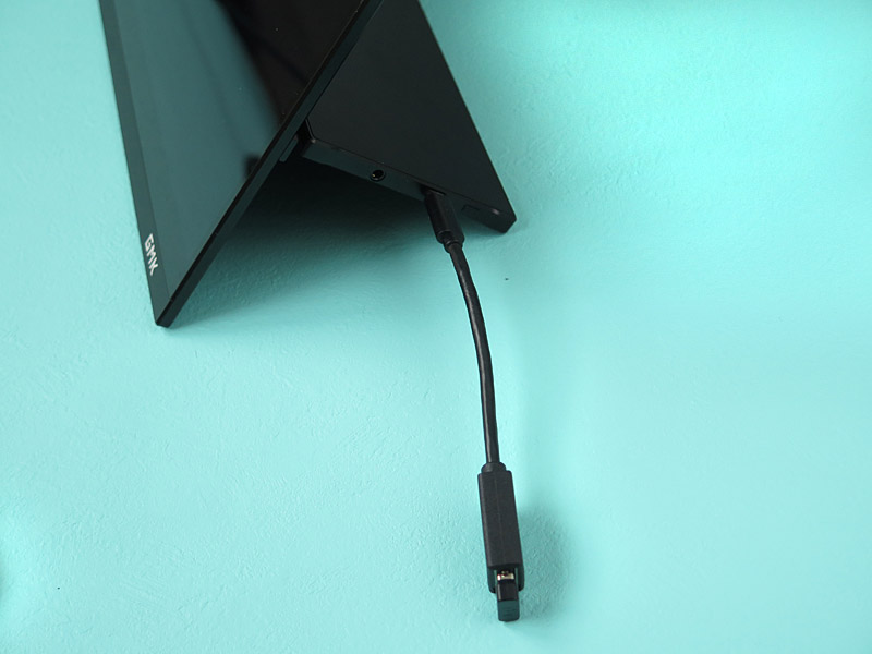 Micro USBのOTG機能で、マウスやキーボードなどを接続可能