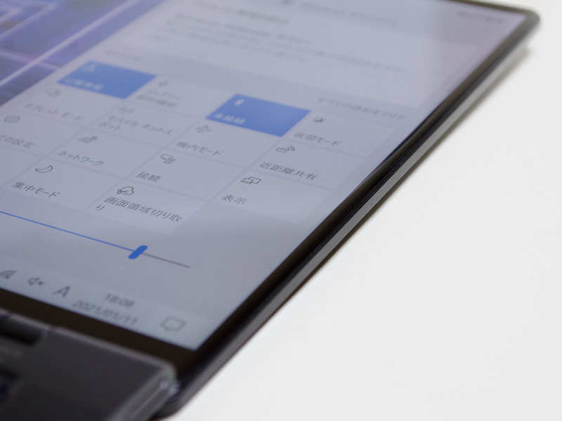 Contour Glassを採用した曲面エッジディスプレイ。少しわかりにくいが、エッジが曲面になっている