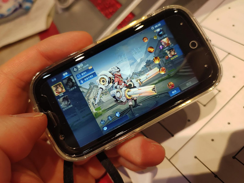 このサイズでも3Dゲームが難なく動作する