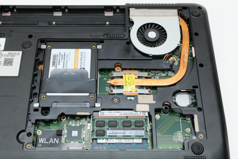 増設するメモリはCFD「D3N1600PS-L8G」(DDR3-1600、4GB)、換装するストレージはCFD「CSSD-S6M512CG3VZ」を使用した