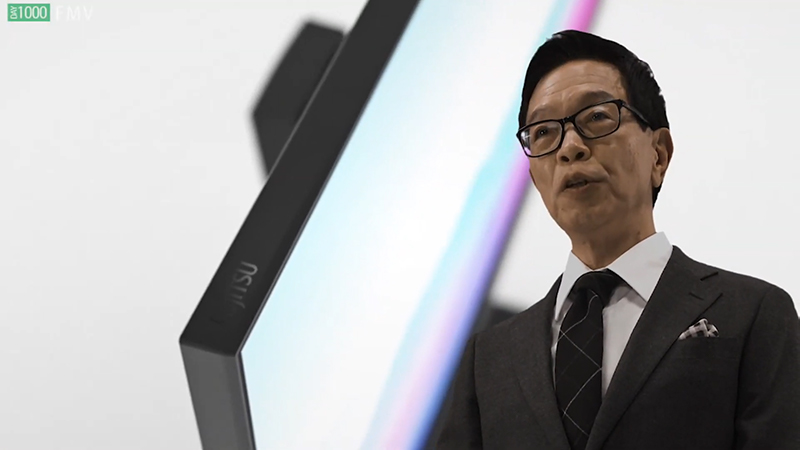 液晶ディスプレイやキーボードと思われる製品も