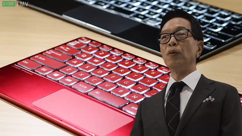 液晶ディスプレイやキーボードと思われる製品も