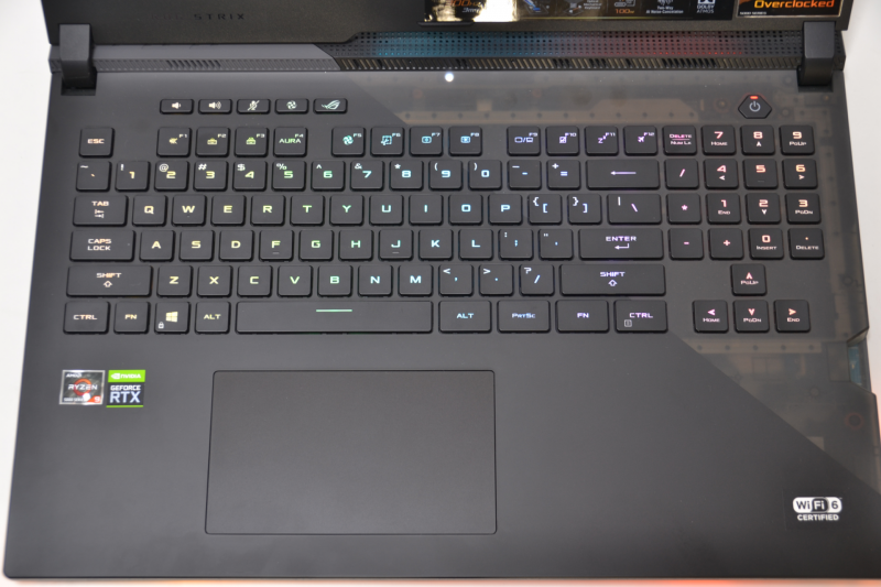 キーボードは英語配列ながら全体に余裕がある