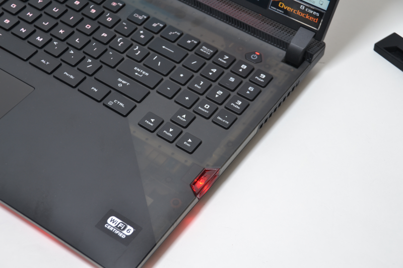 キーボード右側のくぼみに装着して使う