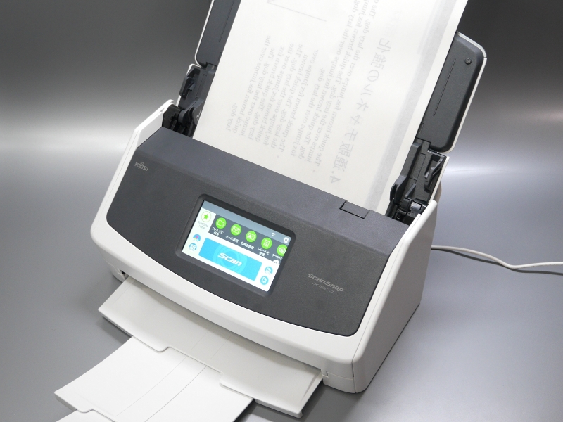 「ScanSnap iX1600」。ホワイトのほかブラックも用意される。PFUダイレクト価格は税抜48,000円