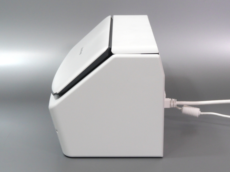 横から見たところ。ちなみに今回紹介しているホワイトモデルのほかブラックもある