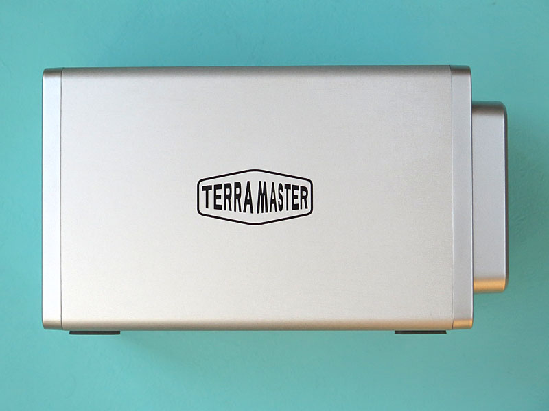 側面にTerraMasterのロゴ