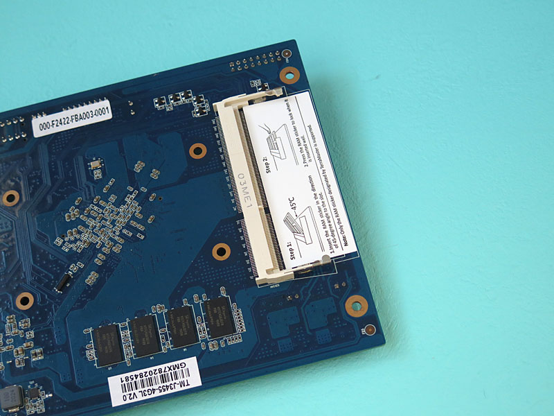 SO-DIMMのLPDDR3メモリを増設できる