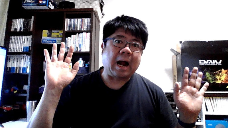 本製品のWebカメラは室内光でかなりノイズが目立つ。解像度はともかく、もう少し高感度なWebカメラを搭載してほしい