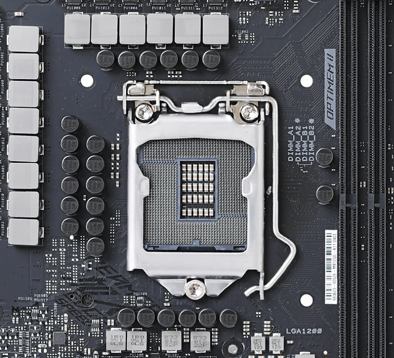 第6世代から第9世代Coreの対応CPUソケットはLGA1151であったが、第10世代CoreではLGA1200に変更された。そのため第10世代Coreは従来のマザーボードでは使用できない。対応チップセットは上記の4種類で、Z490が、K型番CPUの倍率変更によるOC、CPUのPCI Expressレーンの分割によるマルチGPUに対応する最上位だ