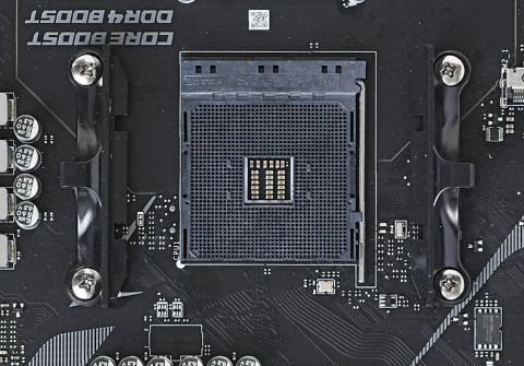 PCIe Gen4でリードするAMD、新ソケットで多コア化を進めるIntel