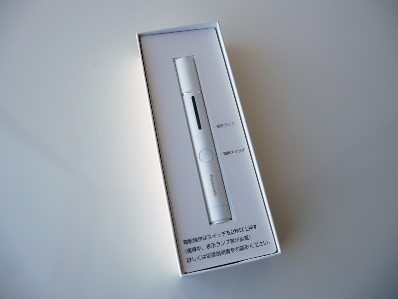 開けると携帯除菌スプレー「DL-SP006」が登場。簡単な説明がある