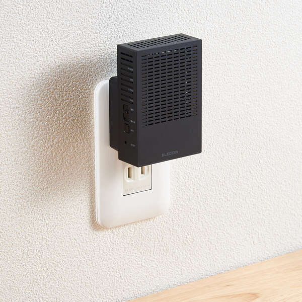 壁コンセントの隣のポートに干渉しない仕様