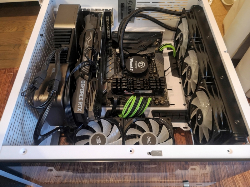 実際にRTX 3090を2枚常用する場合は4スロット空けるか、水冷化したい