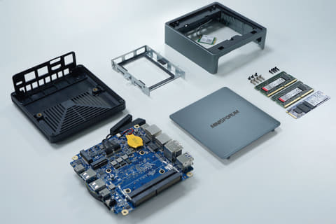 MINISFORUM、手のひらサイズのCore i5-8259U/10210U採用パソコン。3